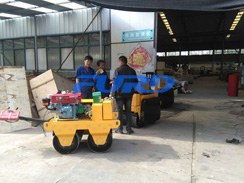 福瑞得機械手扶雙輪壓路機，二次結(jié)構(gòu)澆筑泵及時包貨