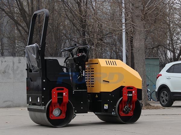 小型壓路機(jī)長(zhǎng)期不使用就能丟下保養(yǎng)嗎？